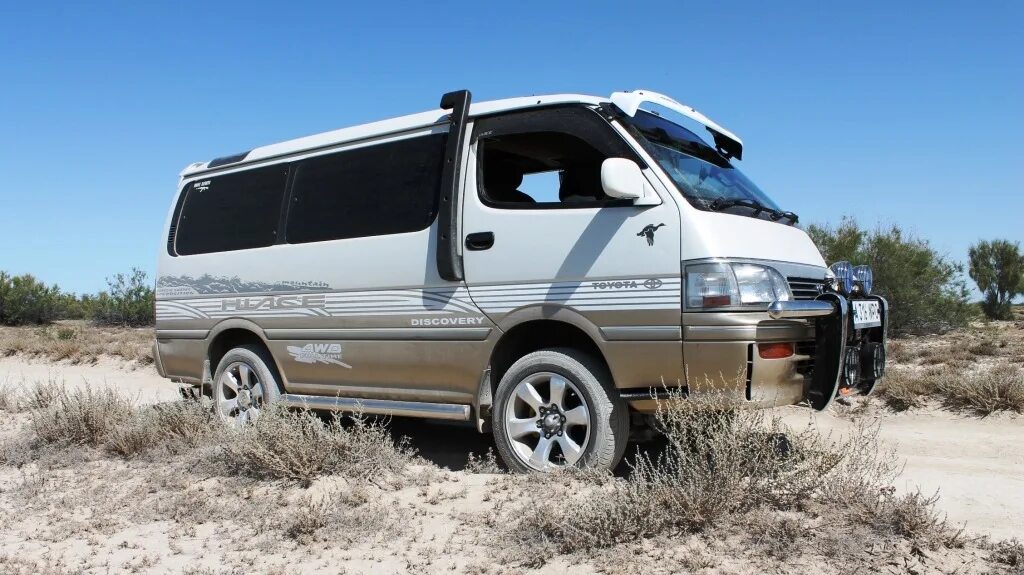 Полный привод тойота хайс. Полный привод тойота хайс. Toyota hiace v8 скорая. Toyota hiace силовой бампер. Полный привод тойота хайс.