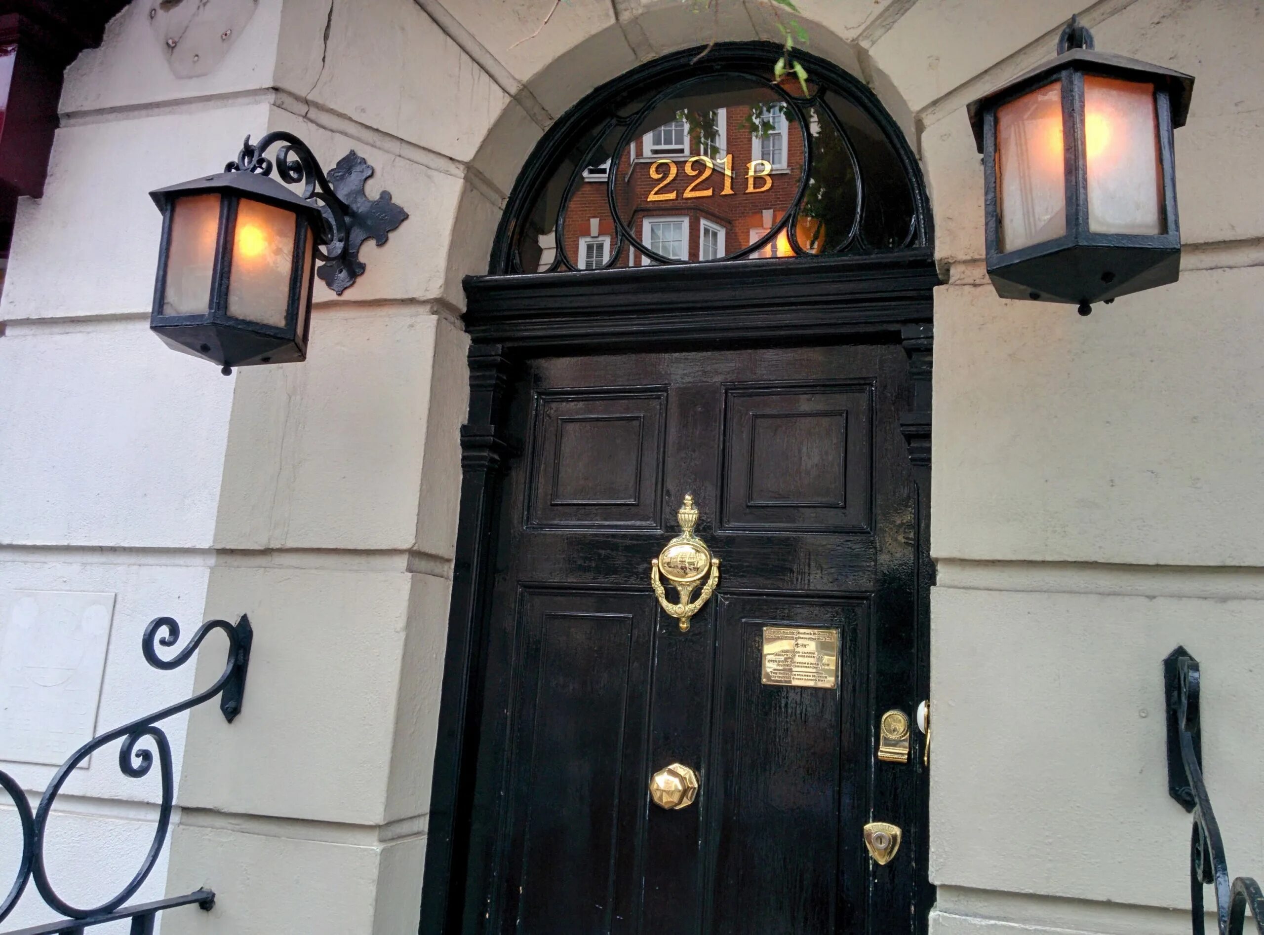 Улица бейкер стрит в лондоне 221b. Бейкер стрит 221 б. Станция baker street. Улица бейкер стрит в лондоне 221b. Baker street песня.