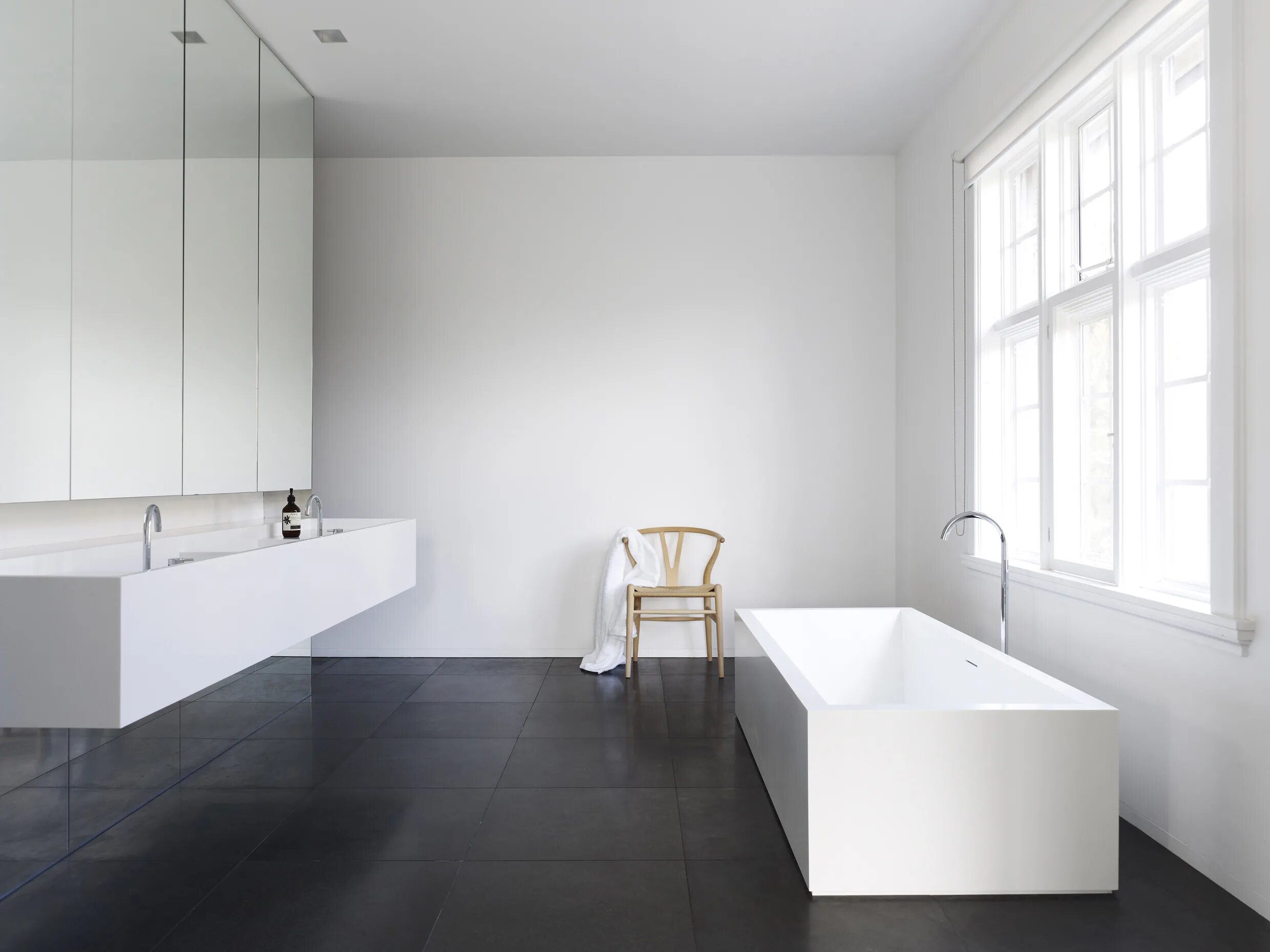 Timeless architecture and spaces Minimalist bathroom, Bathroom design, White bat