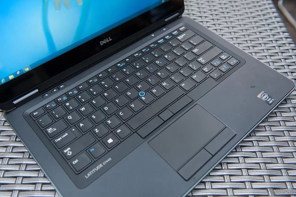 Latitude обзор. Dell latitude e7240. dell latitude e7440. dell latitude 7240. ноутбук dell latitude e7240.