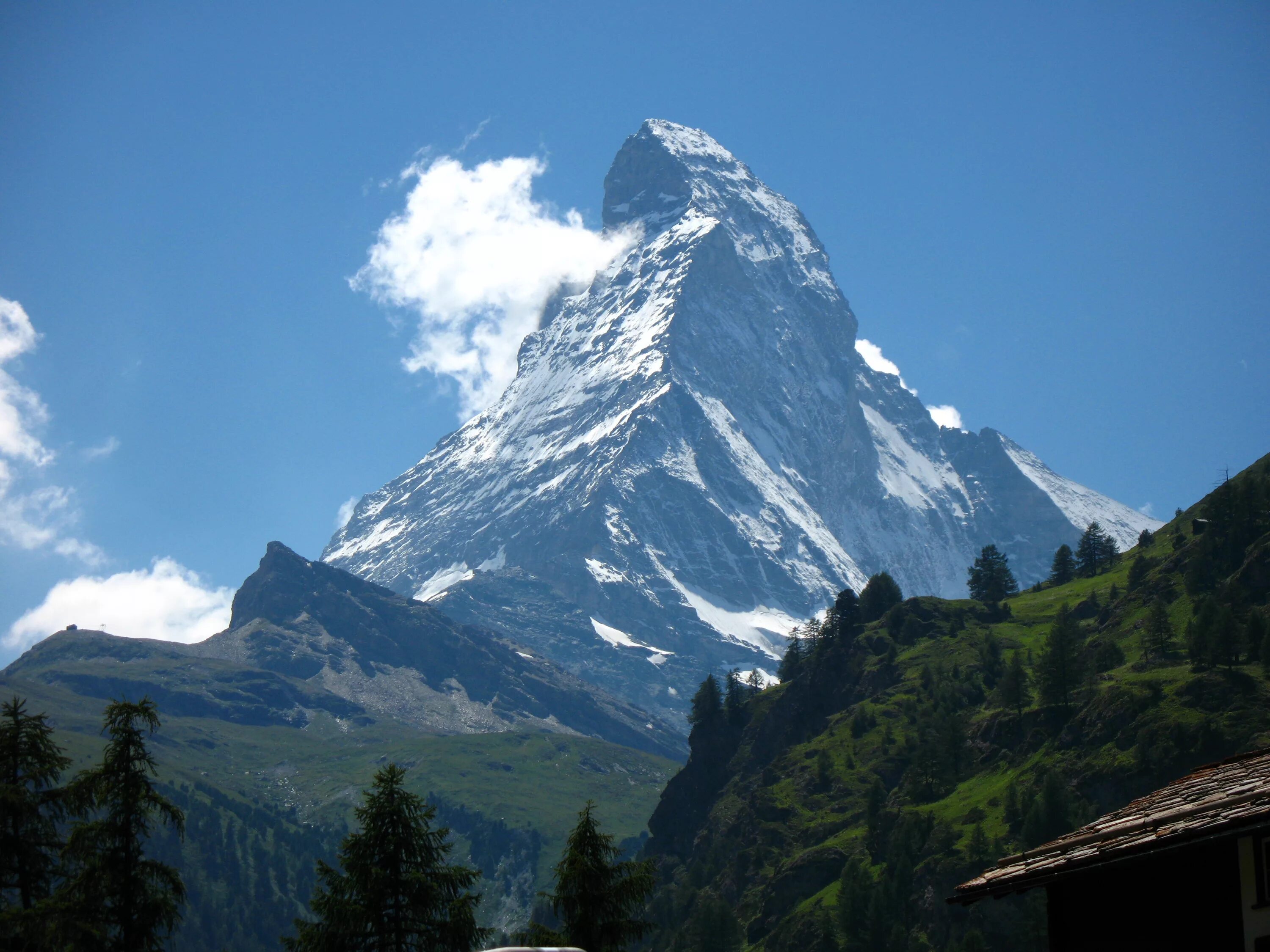 Горы являющиеся естественным. Вершина в Швейцарии Маттерхорн. Пик Маттерхорн Швейцария. Церматт гора Маттерхорн. Matterhorn гора в Швейцарии.