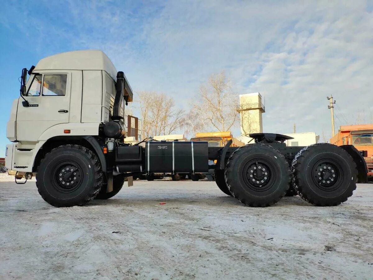 Тягач камаз 44108. Камаз 44108-24 тягач седельный. Тягач камаз 44108. Камаз 44108-013-10. Тягач камаз 44108.