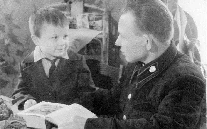 Провожаем 23 год. 23 февраля 1949 года. празднование 23 февраля в ссср. февраль советский союз. 23 февраля отмечали в ссср.