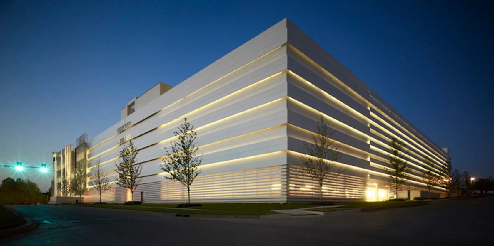 Japanese spa. эко-брутализм экстерьер. Gad architects. закрытый фасад. современные офисные здания.