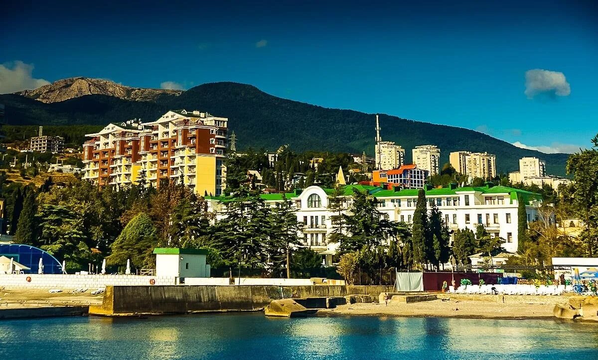 Ива алушта. Топ городов крыма. депутаты крыма города алушты. красивые места в алуште место нахождения. алушта 2025 фото города красивые.