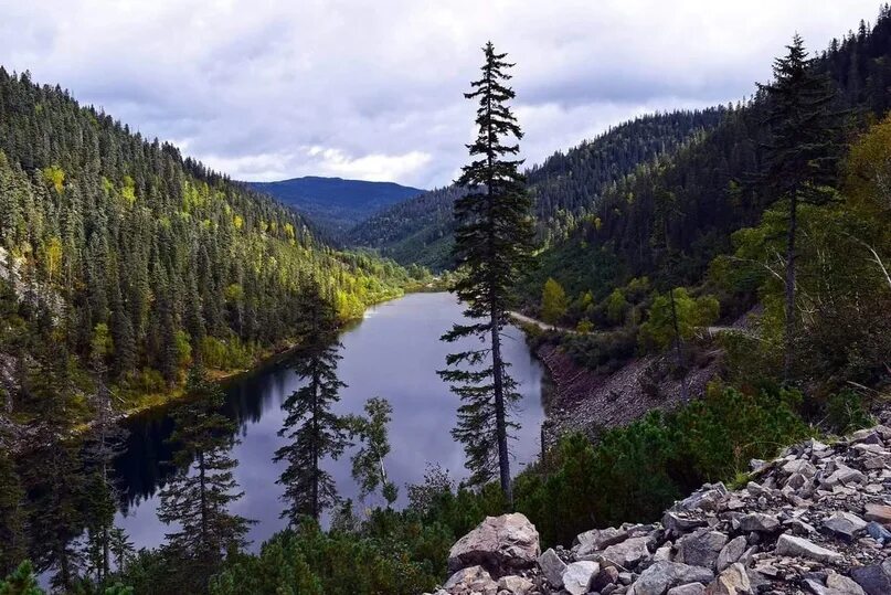 Мяо чан хребет. Озеро амут хабаровский край. Озеро амут комсомольск на амуре. Амут горнолыжный курорт. Самое чистое озеро хабаровского края.