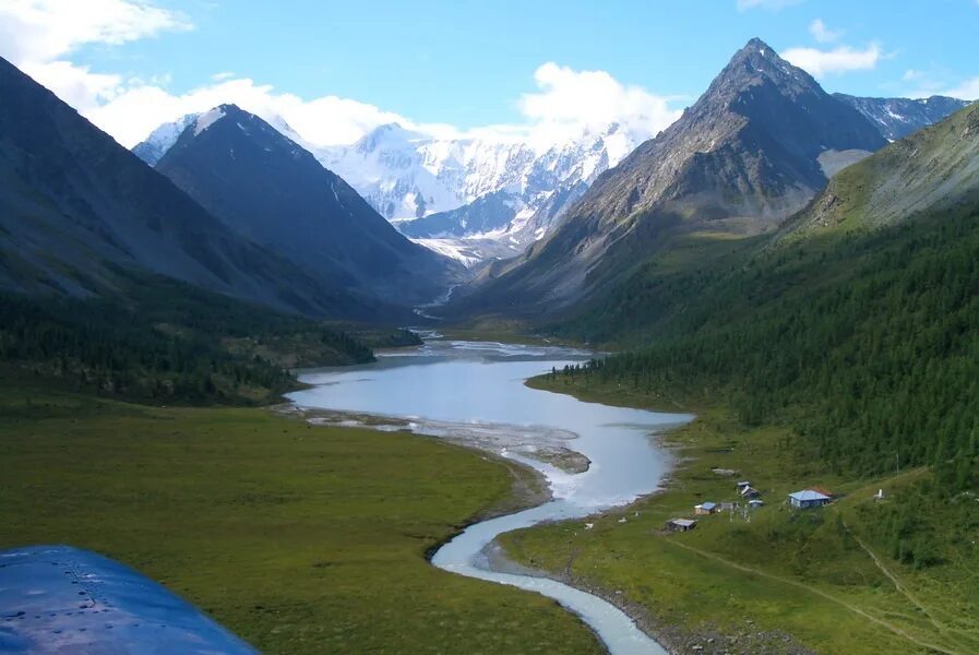 Земля в горном алтае. Аккемское озеро Алтай. Река Аккем горный Алтай. АК Чолушпа Алтай природный парк. Озеро Шамбала горный Алтай.