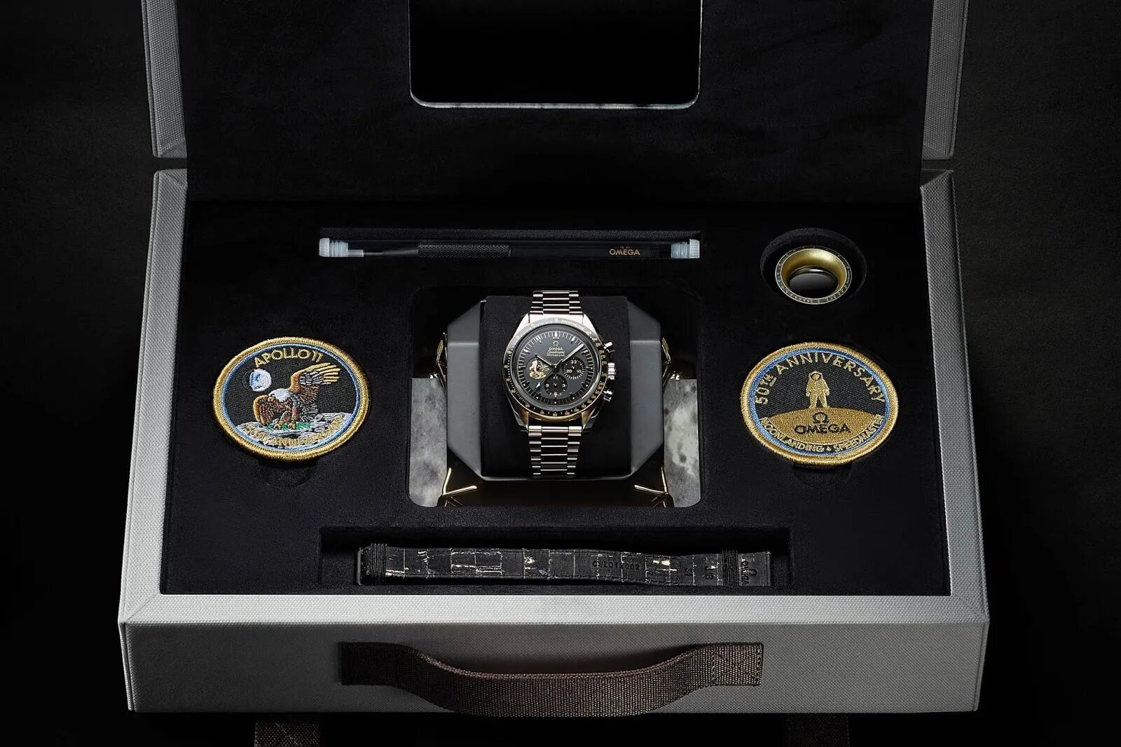 Трансформеры мегатрон танк. Rush "permanent waves". Cd queen 30cd. Rush 2112 альбом. Megatron 40th anniversary limited edition.