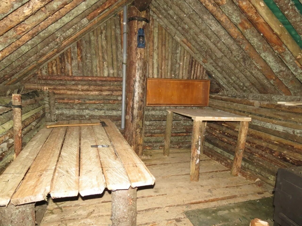 Деревянный блиндаж. Блиндаж новозвановка. Блиндаж землянка окоп. Землянка внутри. Землянка вид внутри.