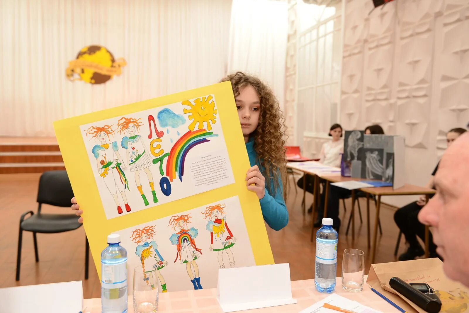 Конкурс креативности. Конкурс креативности. Всемирный день творчества. Конкурс креативности. Силуэты детей цветные.