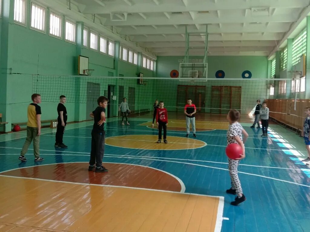 Соревнования в игре "пионербол". Соревнования по пионерболу. Пионербол баскетбол. Картинки игры в пионербол. Игра пионербол.