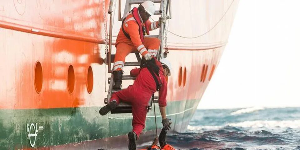 Охраны человеческой жизни на море. Спасение жизни на море судну. Международная конвенция по спасению жизни на море (solas). Ship Rescue GLF тонет фото.
