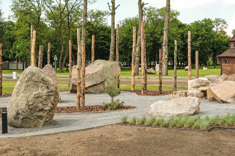 Stone park. Музей валунов Уручье. Парк валунов в Минске. Музей валунов Минск. Каменный парк Сербия.