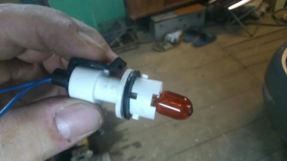 Лампочка поворотника ниссан альмера g15. Цоколь поворотника ниссан альмера. Лампочки поворотника ниссан альмера классик. Цоколь лампы заднего хода ниссан альмера н16. Ниссан альмера классик b10 лампа указателя поворота.