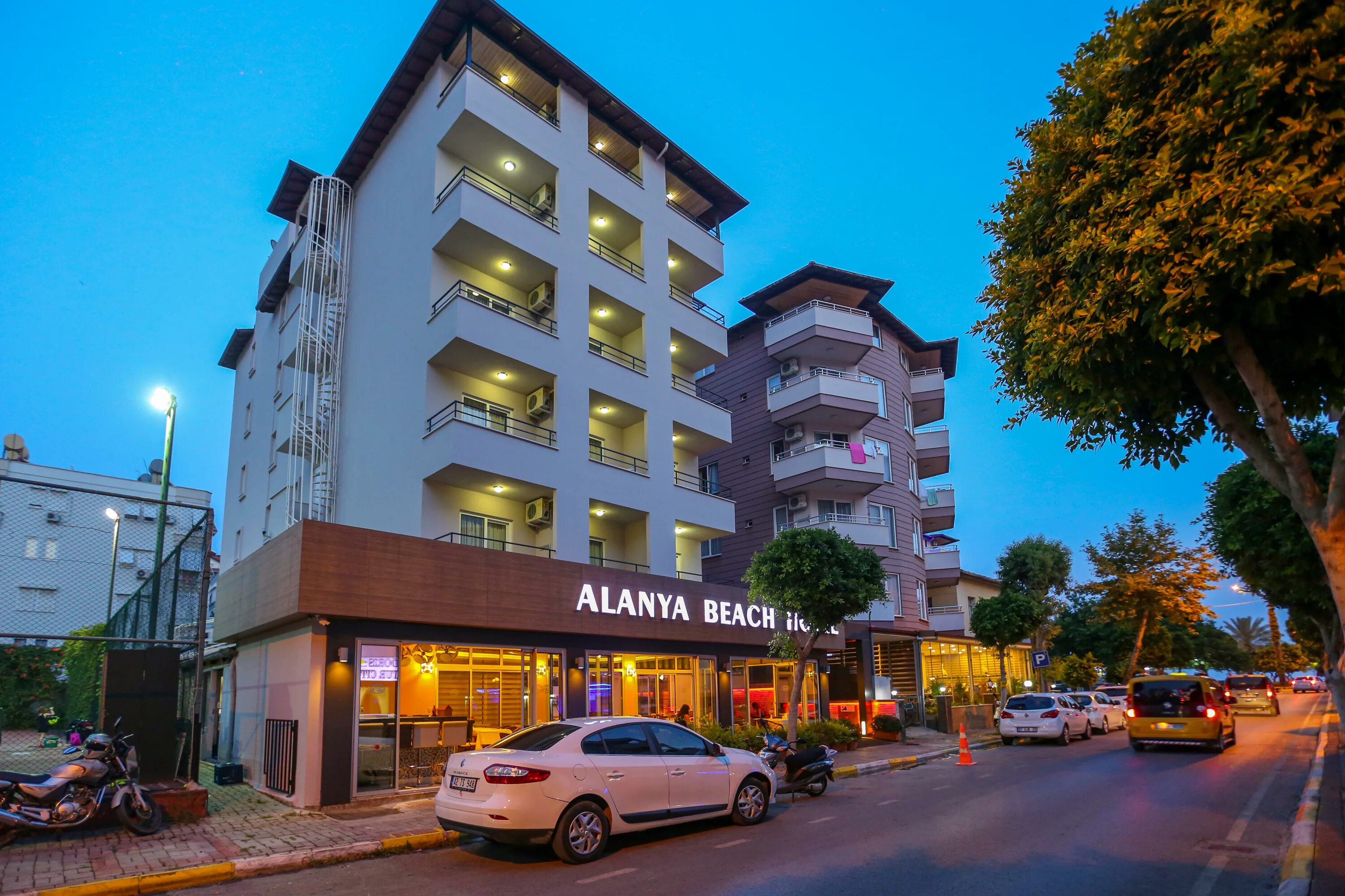 Alanya Beach Hotel. Отели в Алании Beach Hotel. Отель Холанд Алания. Alanya Beach 3 Турция.