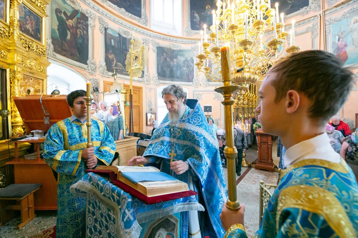 третий храм. яков карпов щелковское благочиние. церковь щелково-3. слубба в церкви щёлково. г подольск московская обл троицкий собор архиерейская служба.