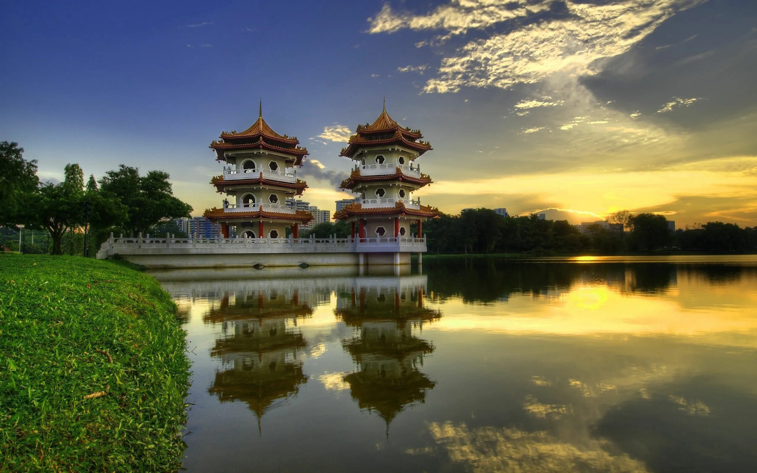 Шаолинь храм пейзаж. Пейзажи Китая. Лоян Китай. Храм в Китае Хайнань. Китай обои на стол