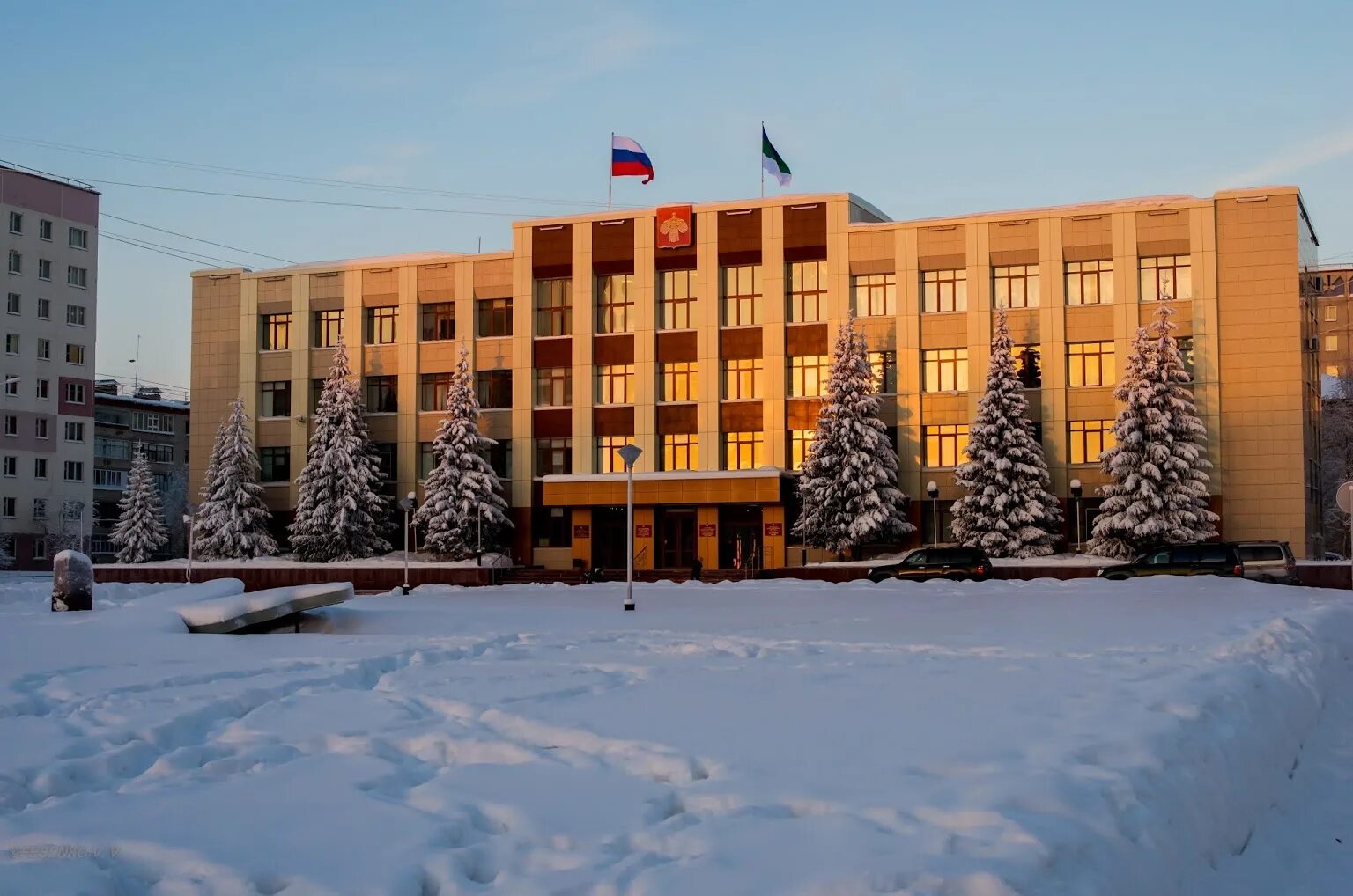 Усинский городской суд сайт. Усинск Республика Коми. Администрация Усинск. Население города Усинск Республики Коми. Усинск городская площадь.