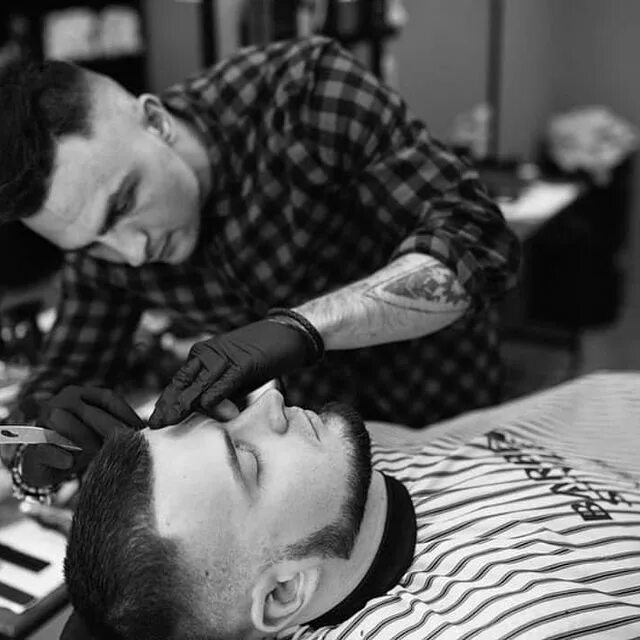 барбершоп барбаросса интерьер. барбершоп тимати в перми. лаки барбершоп. лаки барбершоп. лаки барбершоп.