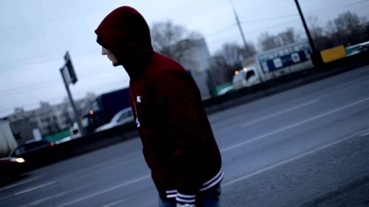 Человек сидит на крыше. Plug rap picture. Rap pictures. Ski mask the slump god. Жанры рэпа.