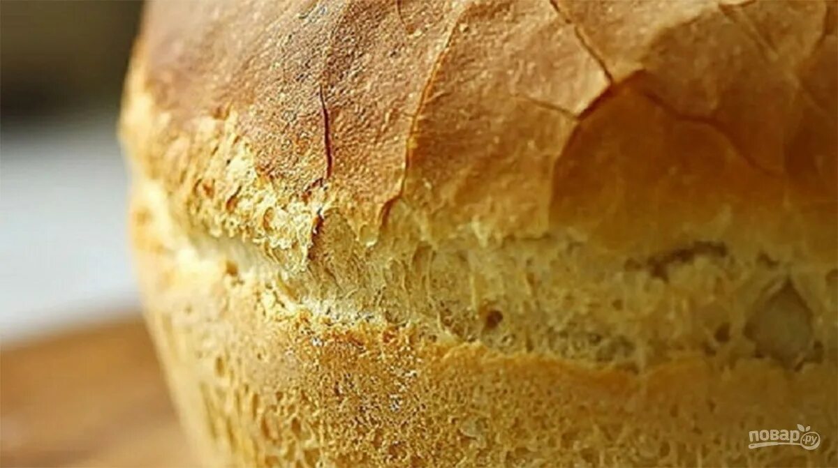 Почему трескается хлеб. Домашний хлеб. Трещины на хлебе. Пышный хлеб. Хлеб домашний круглый.