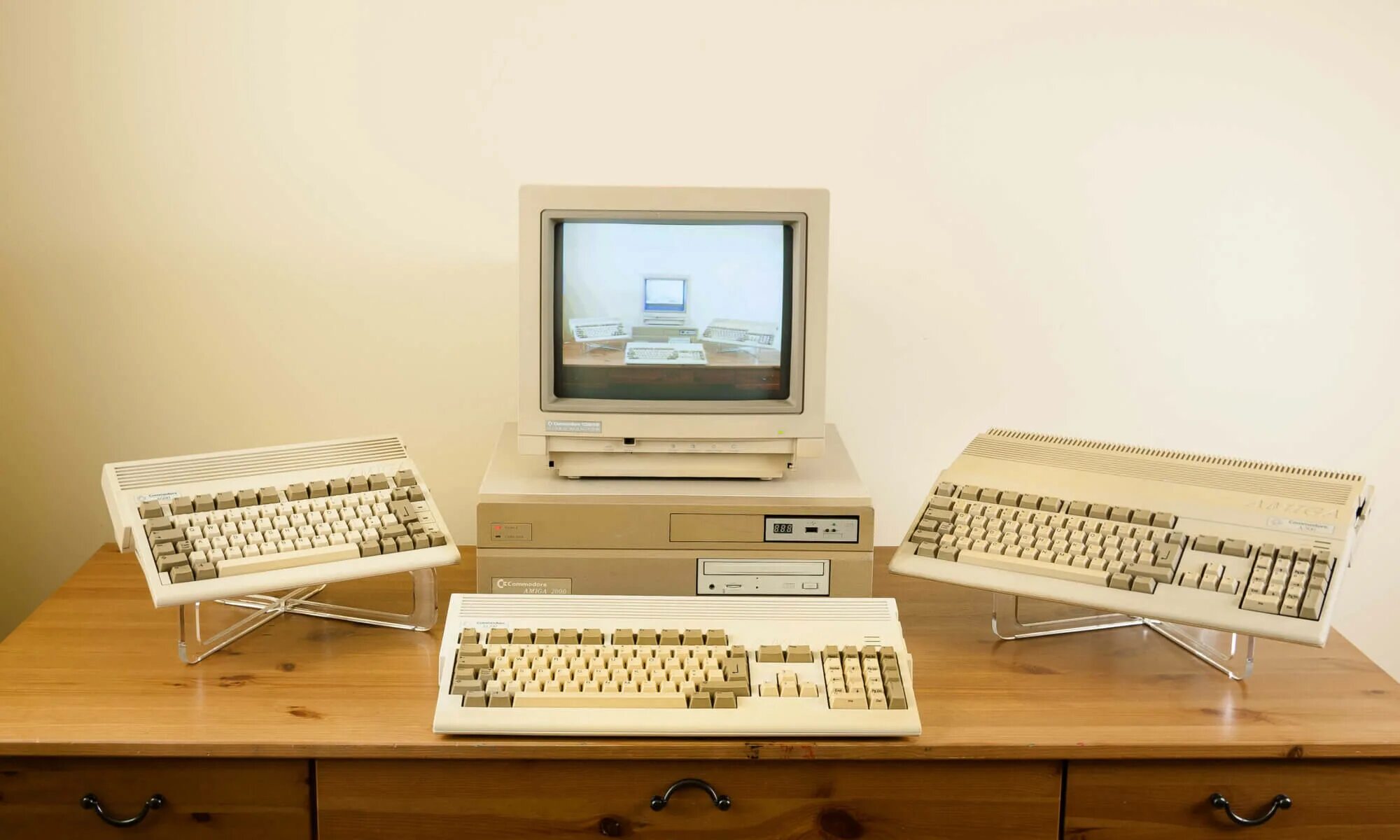 Компьютеры 90 х годов. Компьютер IBM 286. Старый компьютер. Компьютер 90-х. Ретро компьютер.