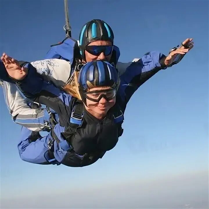 Прыгнуть с парашютом д6 москва\. 3000 метров с парашютом. Прыжок с парашютом 3000 м. Прыжок с парашютом 3000. Прыжок с парашютом из самолета.