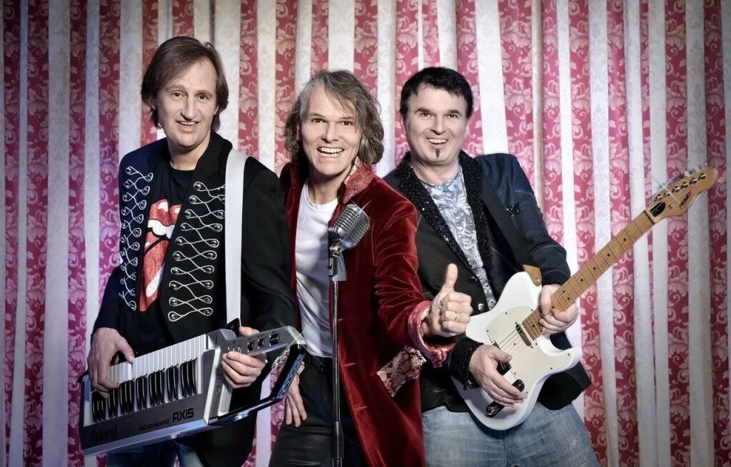 Группа на-на. Солисты музыкальных групп. Солист группы рождество. U2 солист. Группа а-студио.