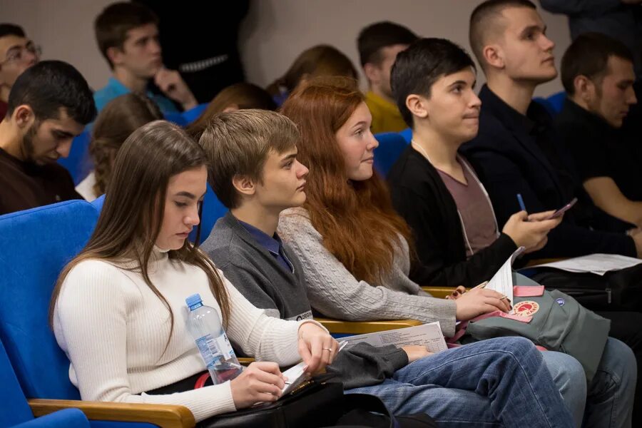 Тюмень студент. Тюмень студент. Студенты тюмень. Образование в тюмгу. Иностранные студенты в россии.