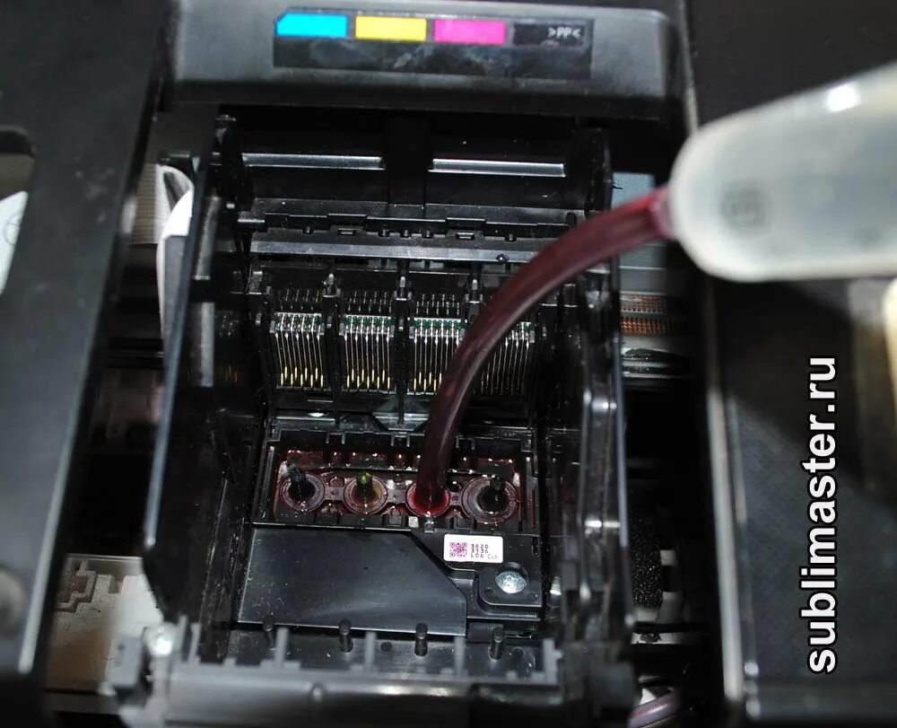 Как почистить печатающую головку epson. Головка принтера Epson. Прочистка печатающей головки Epson l120.