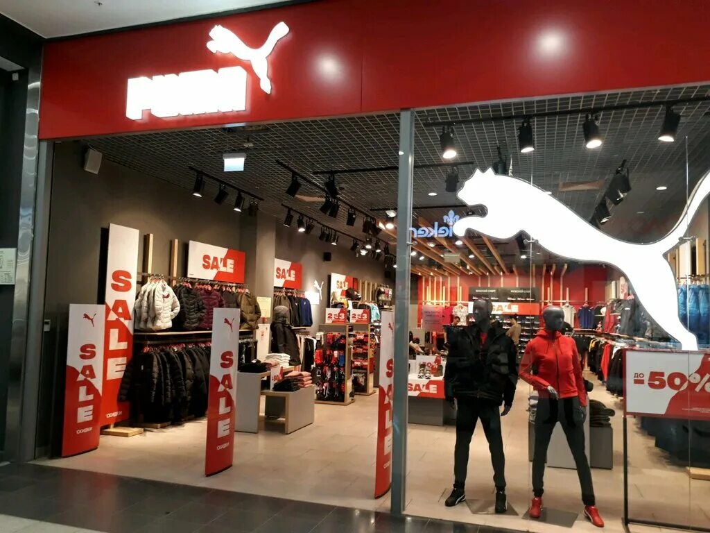 Магазин пума в москве. Интерьер бутика пума. Puma тц. Пума коламбус. Спортивный магазин пума.