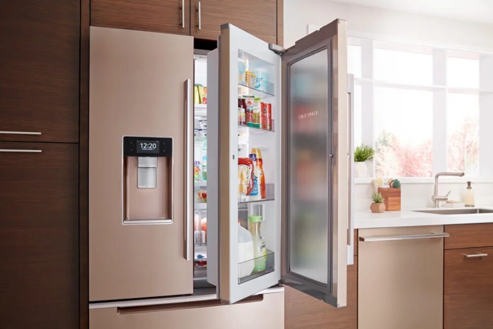 Какой холодильник лучше. Whirlpool холодильник в интерьере. Холодильник с разных ракурсов. Холодильник сербской сборки. Холодильник Вирпул бежевый.