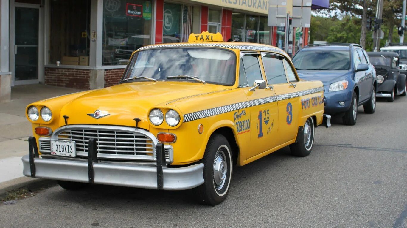 Чекер такси КЭБ. Машина Checker Cab. Checker Taxi Cab New York. КЭБ ретро такси Лондон. Старый таксопарк