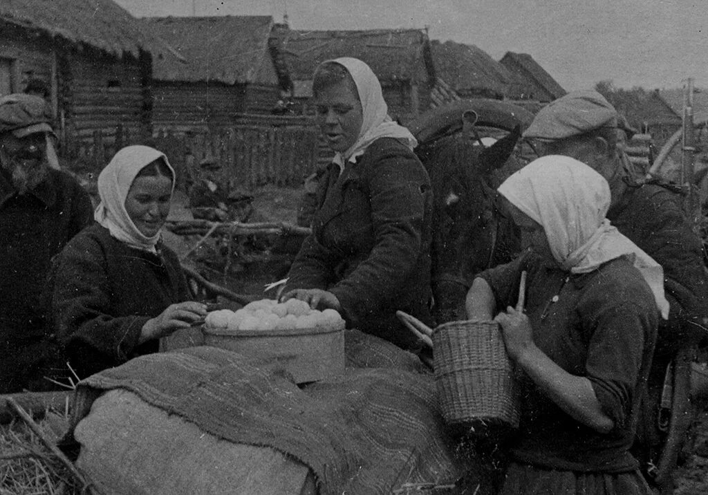 Фото nik. Деревня в тылу 1941. Женщины труженики тыла в годы Великой Отечественной войны. Деревня в годы ВОВ.