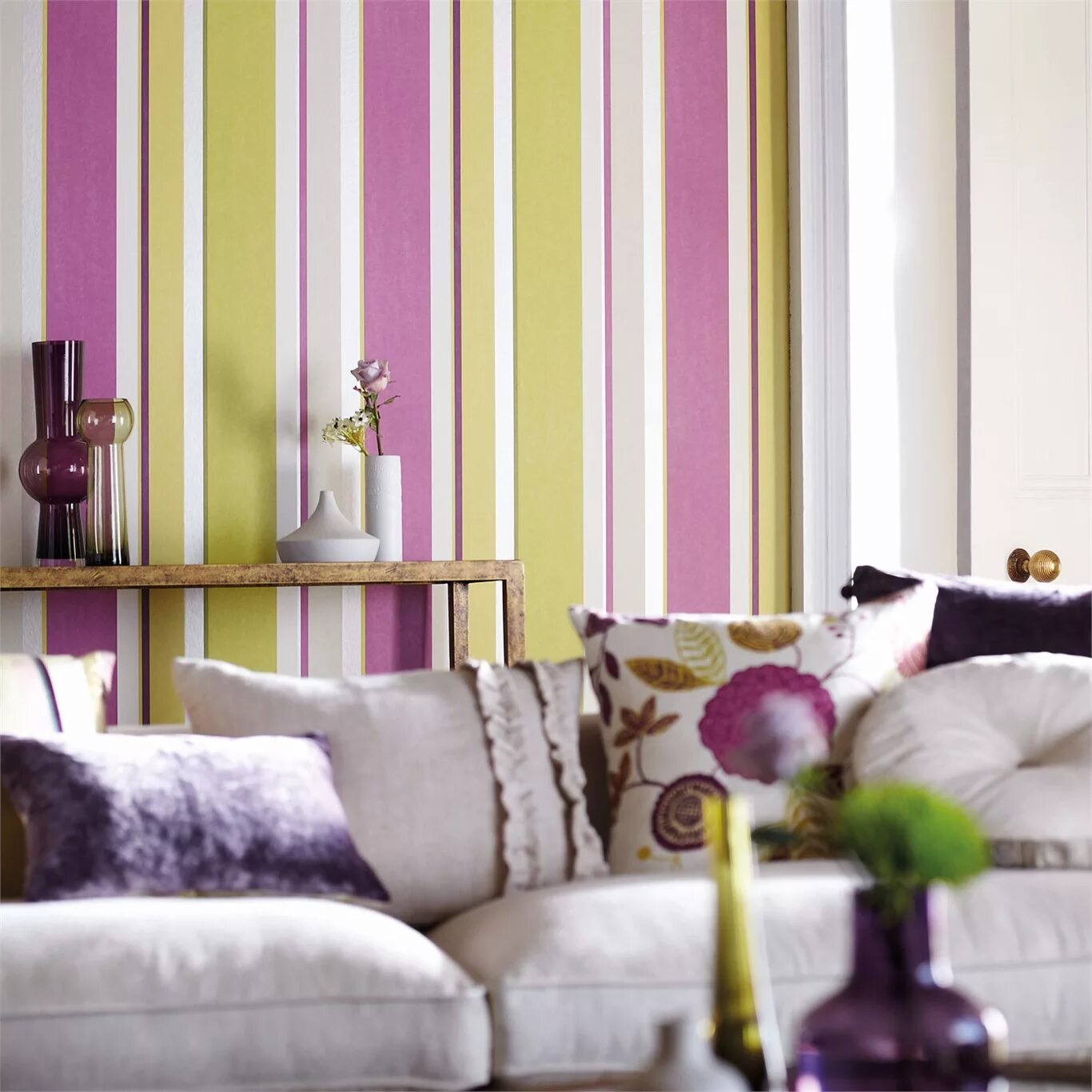 обои полосы на стену. обои sandberg rand scandinavian stripes osterbro 633-08 d8. обои в полоску для стен в интерьере. стены в вертикальную полоску. полосатая стена.