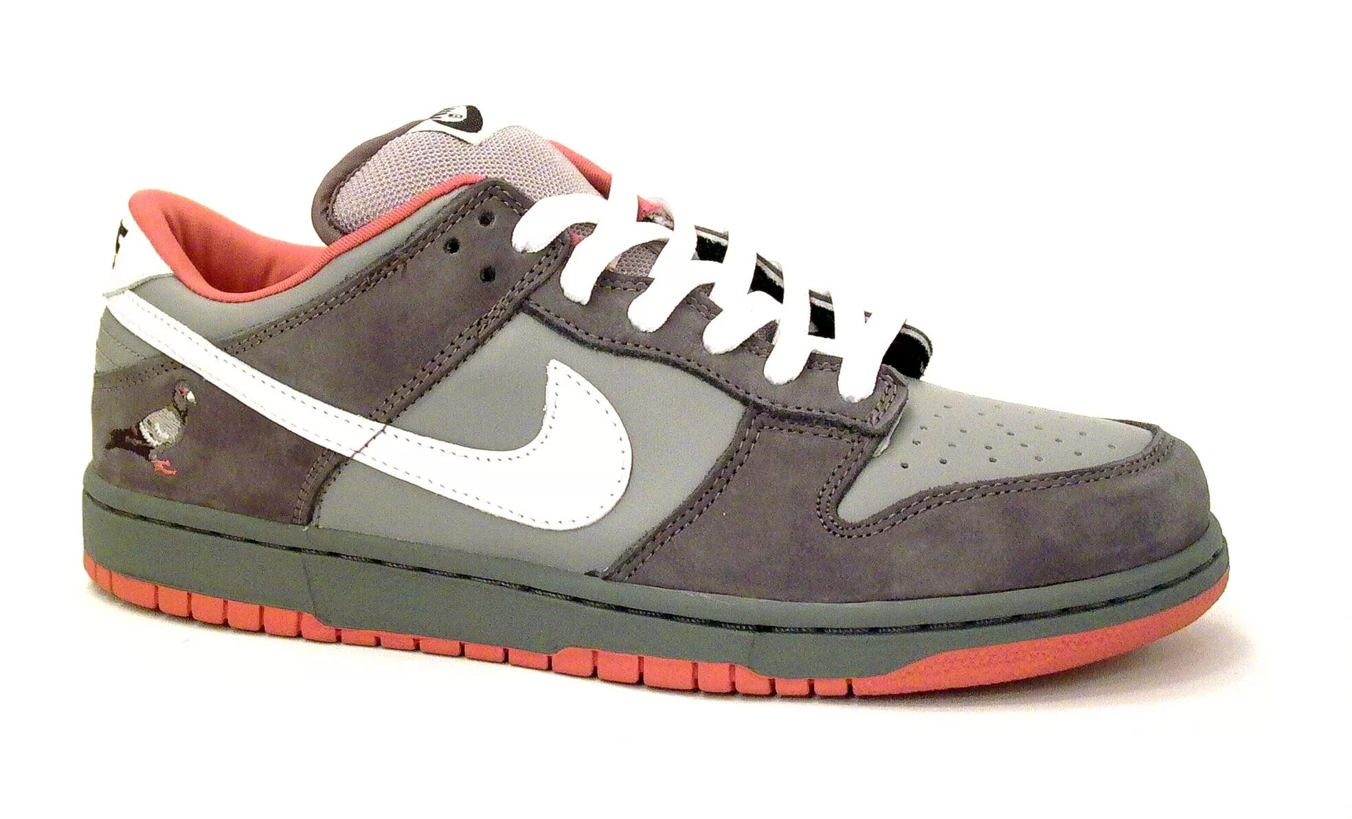 Найк с голубем. Nike SB Dunk Low Pigeon. Nike SB Dunk Low staple. Nike Dunk SB Low staple NYC Pigeon. Nike Dunk Pigeon 2005.