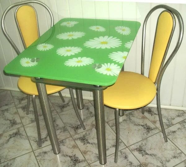 Авито ростов стол. Стол кухонный зеленый. Комплект стол и стулья для кухни. Кухонный стол и стулья зеленого цвета. Кухонные столы Континент.