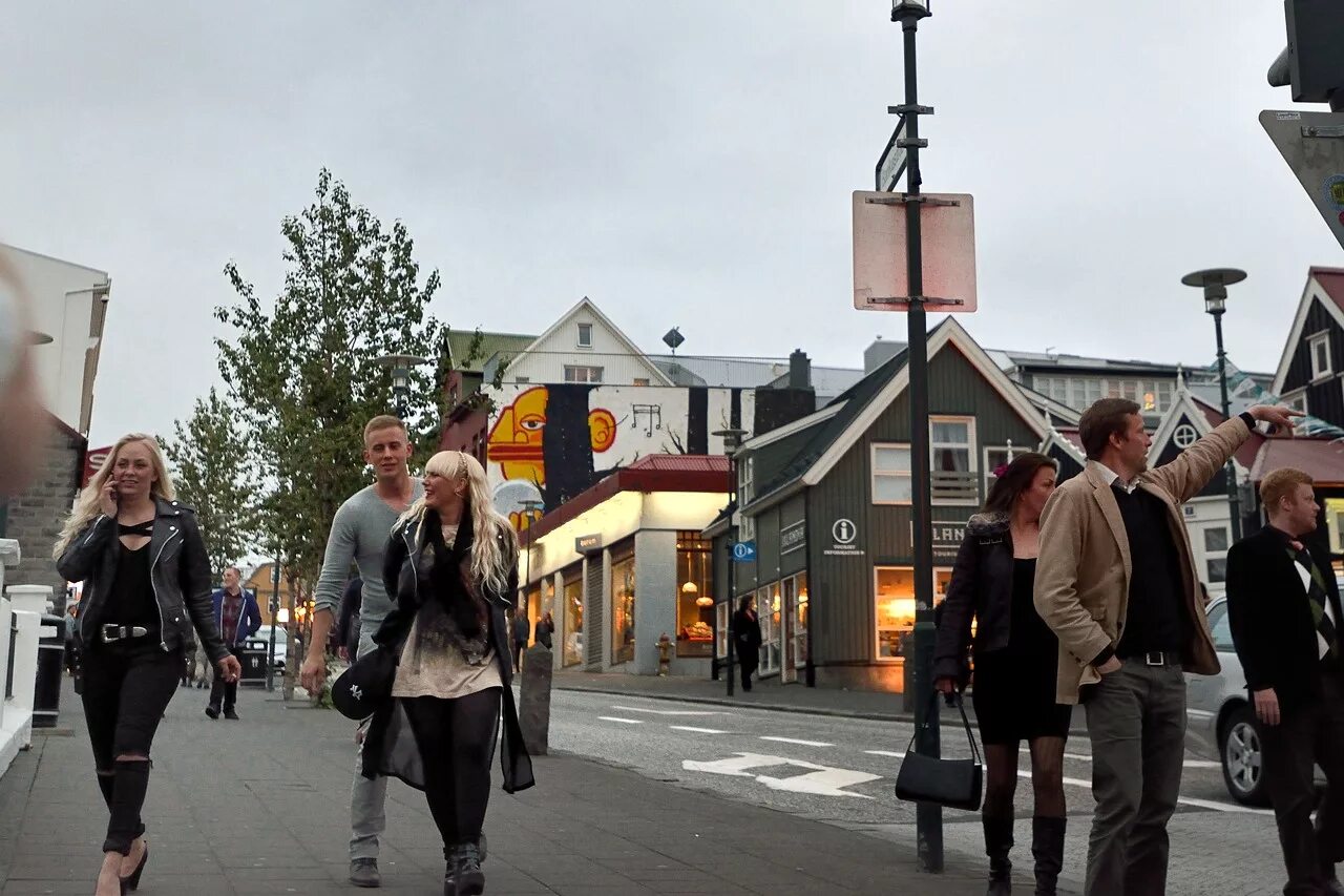 Исландия люди. Уолтер митти. Жизнь в исландии. Love on iceland фильм 2020. Митти в исландии.