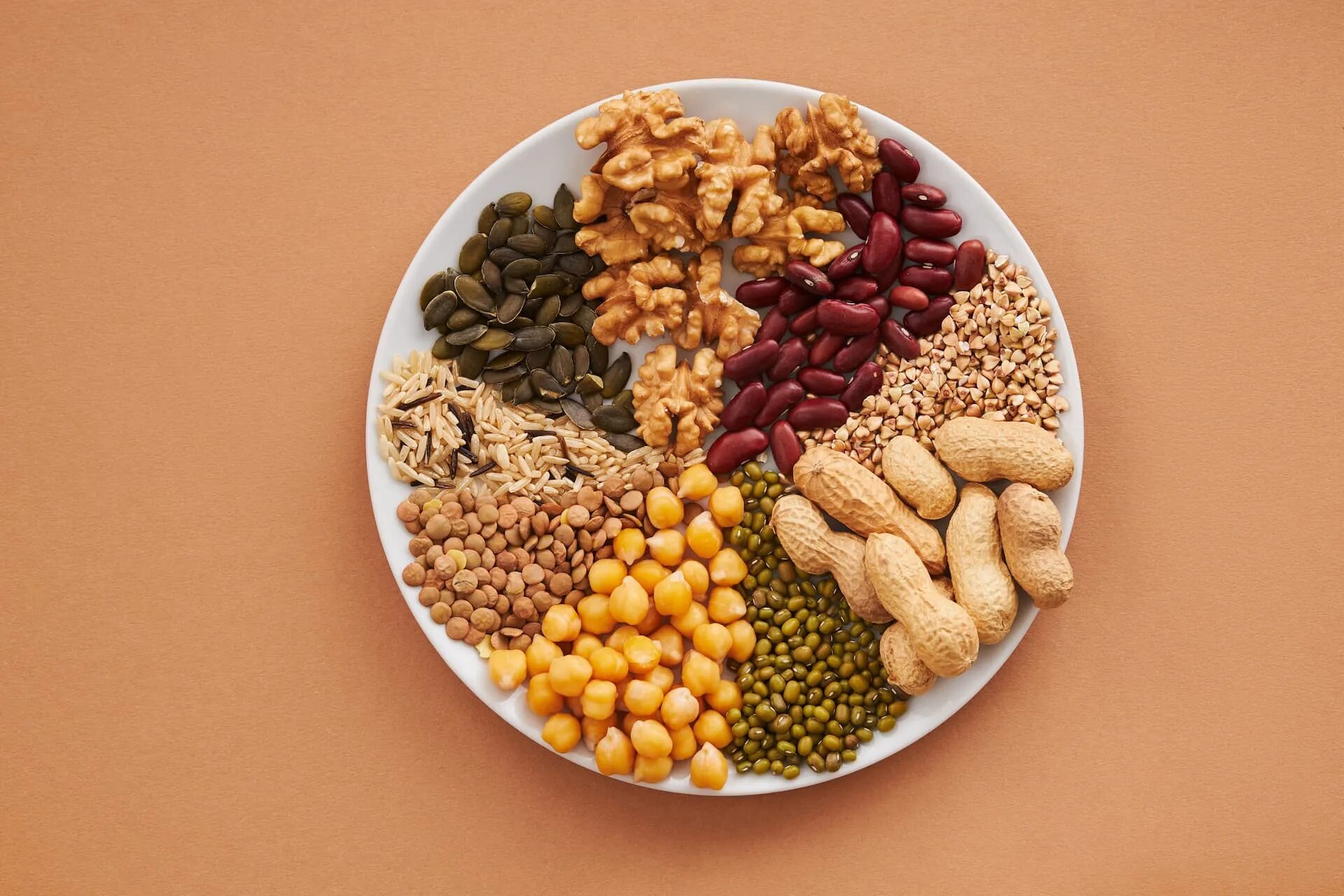 Употребление в пище белки. Бобовые орехи. Правильное питание белки. Что такое е белок. Животные белки продукты.