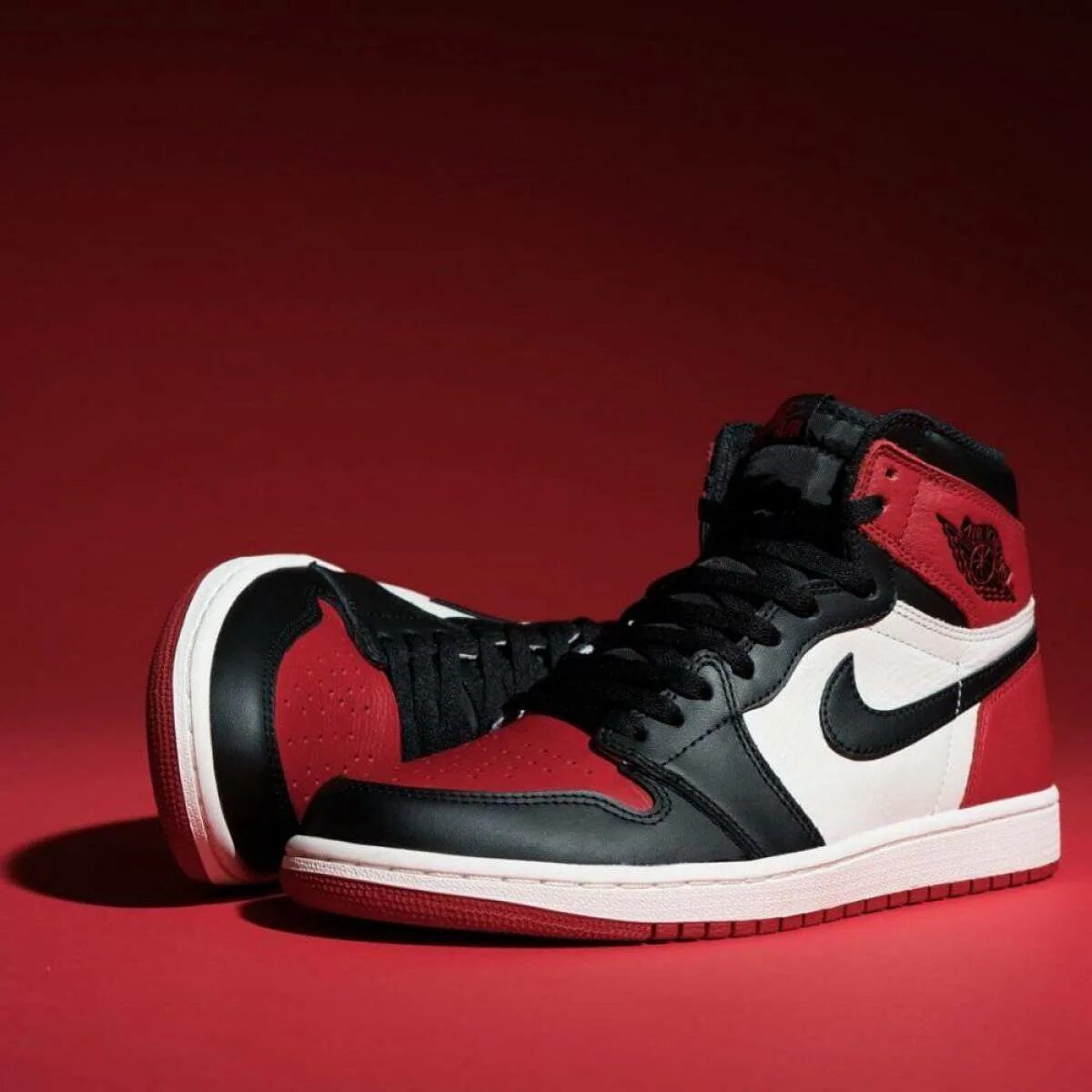 Айр джорданы. Nike Jordan 1. Nike Air Jordan 1. Nike Air Jordan 1 Retro. Nike Air Jordan 1 bred Toe.