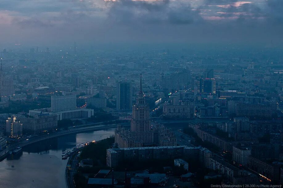 Пасмурная Москва. Рассвет в Москве. Красивые кадры Москвы.