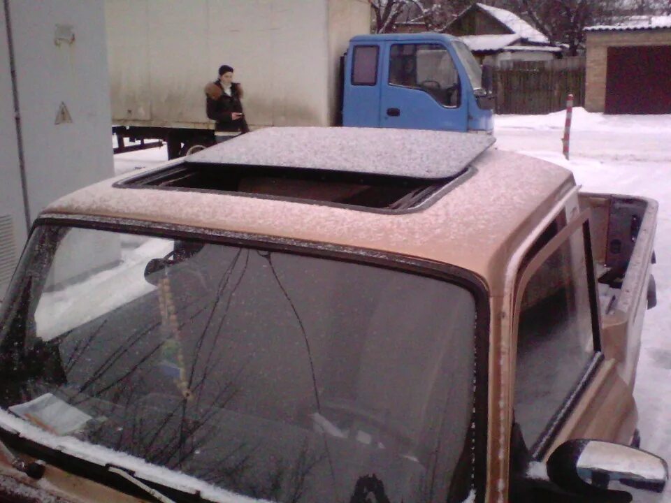 Ваз 21099 с люком. Дефендер 2020 сдвижной люк панорамы. Верх люк. Шторка люка пассат б5. Люк 2217-5713012.