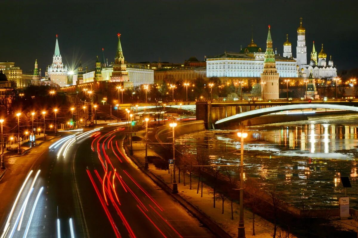 Москва картинки. Москва Кремль вечером зимой. Кремль Москва ночью зимой. Москва вечером. Ночь в зимней Москве.