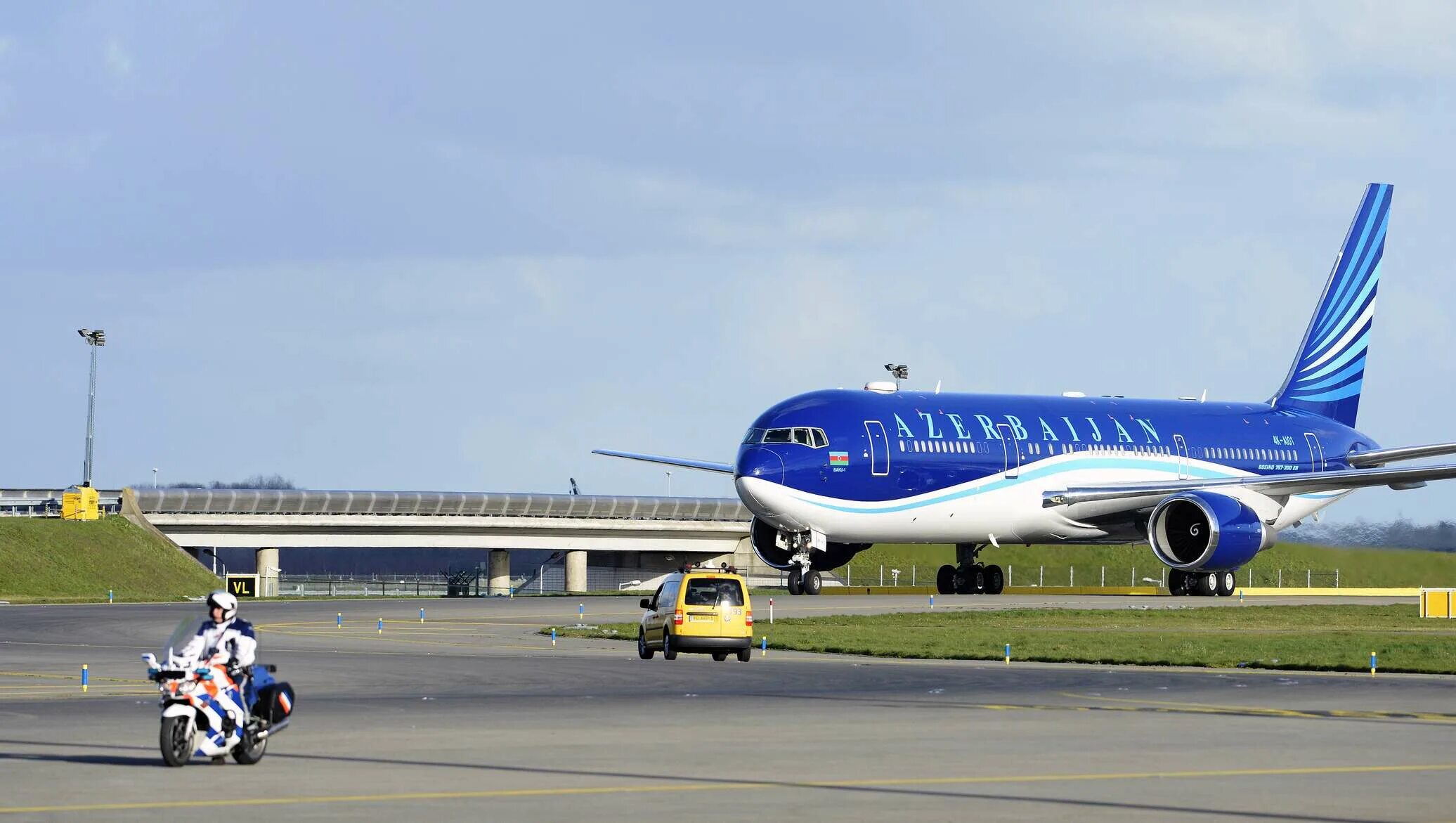 Боинг 787 АЗАЛ. Boeing 787-8 AZAL. Azerbaijan Airlines самолеты. Аэропорт Баку самолет.