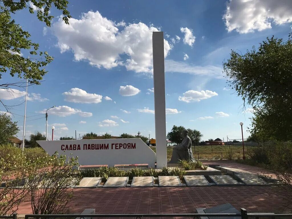Яшкульский хурул в калмыкии. Поселок утта яшкульского района калмыкии. Калмыкия яшкульский. Глава яшкульского района республики калмыкия. Достопримечательности яшкуль калмыкия.