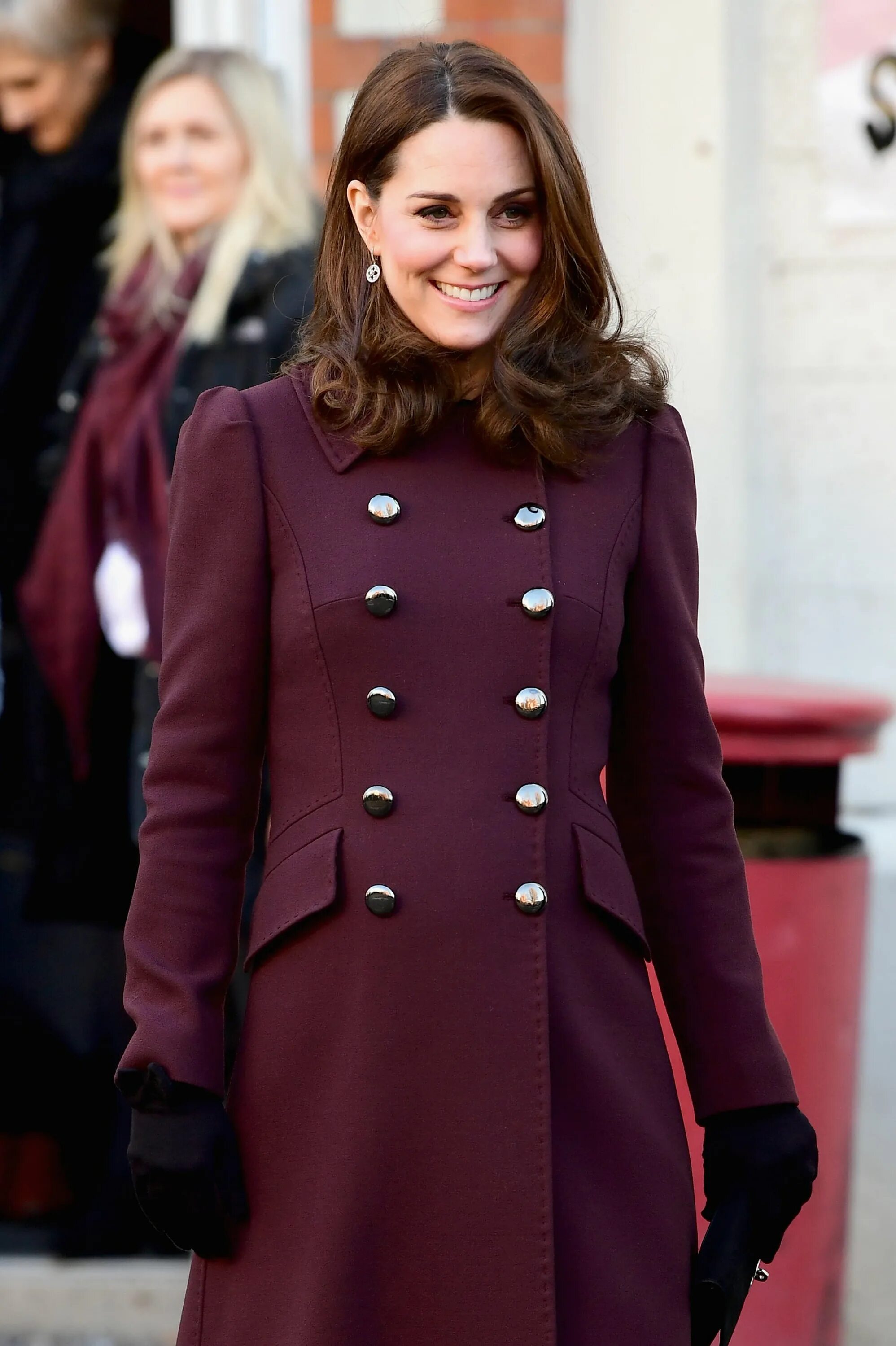Кейт Миддлтон в зеленом пальто. Герцогиня Кейт в пальто. Пальто герцогини Кембриджской. Пальто Кейт Миддлтон.