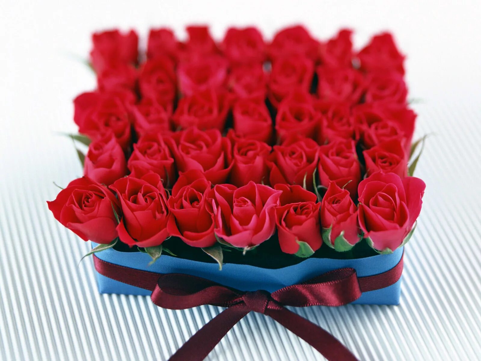 Букет роз к 8 марту. Красивый букет роз. Цветочки с днем рождения. Букет роз с днем рождения.