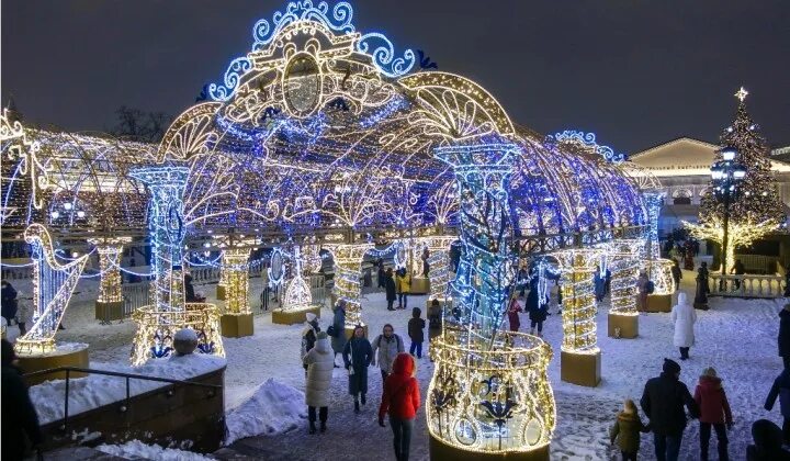 Куда сходить в москве в декабре 2025. Вднх в москве новый год 2025. парк горького москва новый год. вднх в москве на новый год. красивые новогодние места вднх.
