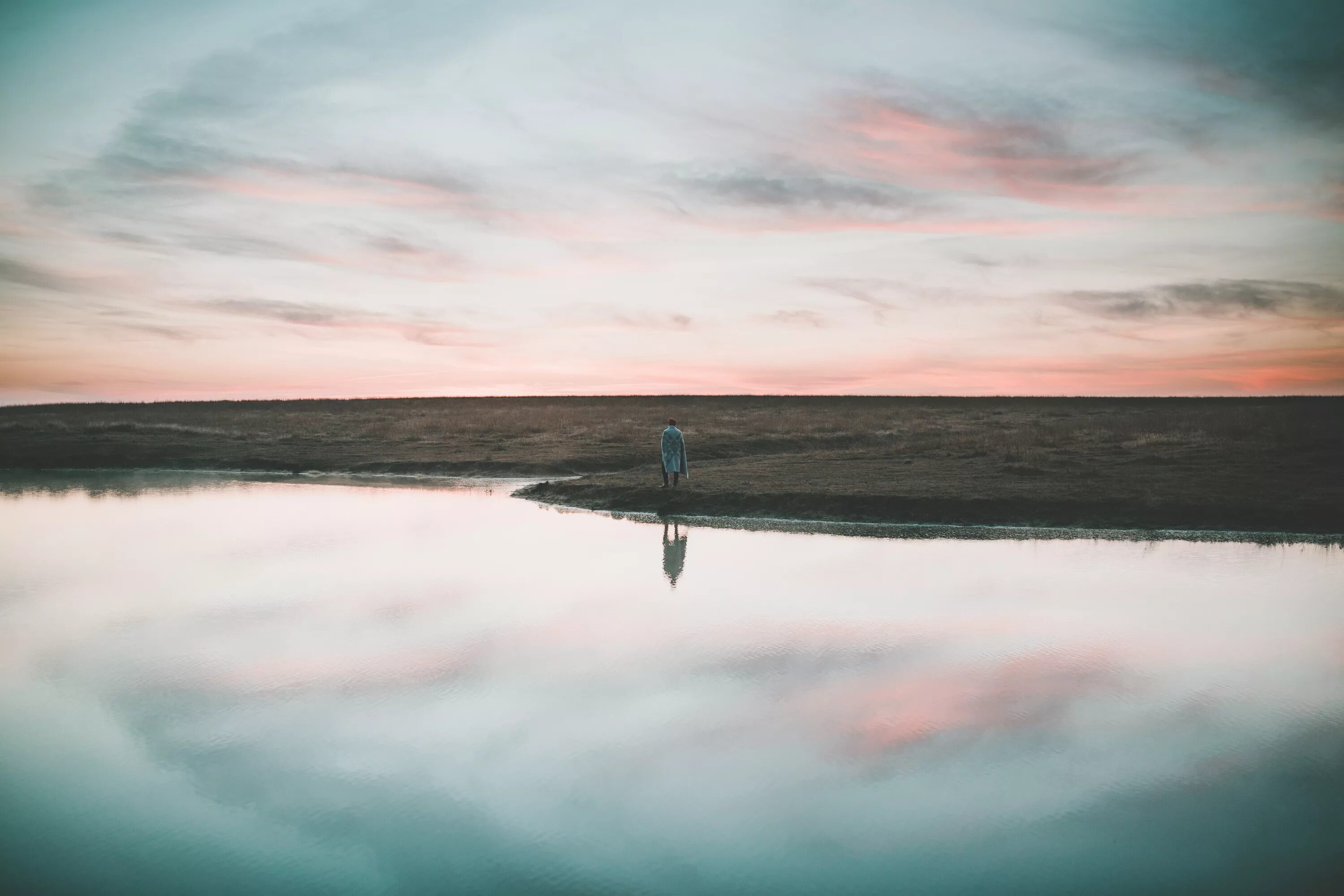 Отражение неба в воде. Отражение в воде. Peaceful Sky. Отражение на воде моря. Слушать песню небо вода