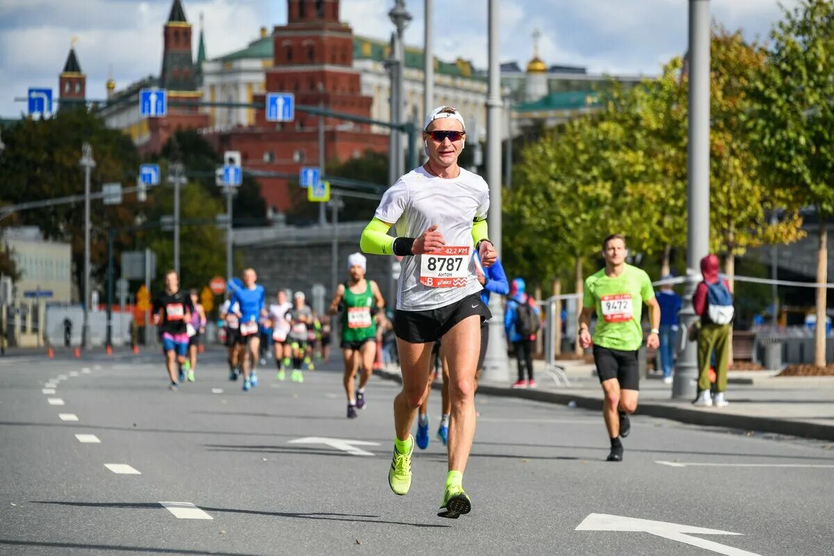 Веломарафон в москве 2024. Московский марафон эстафета. Московский полумарафон. Московский марафон фото. Московский полумарафон 2024.